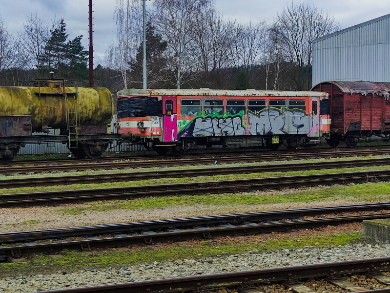 011 245-8